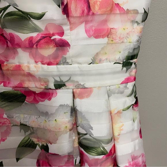 Lipsy London Floral Dress - Picture 5 of 16